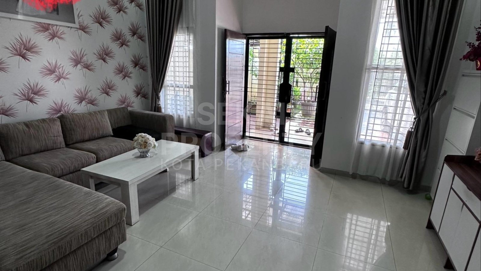 Dijual Rumah Cantik Full Furnish 2 Lt Cluster ,tepi Jalan Kulim