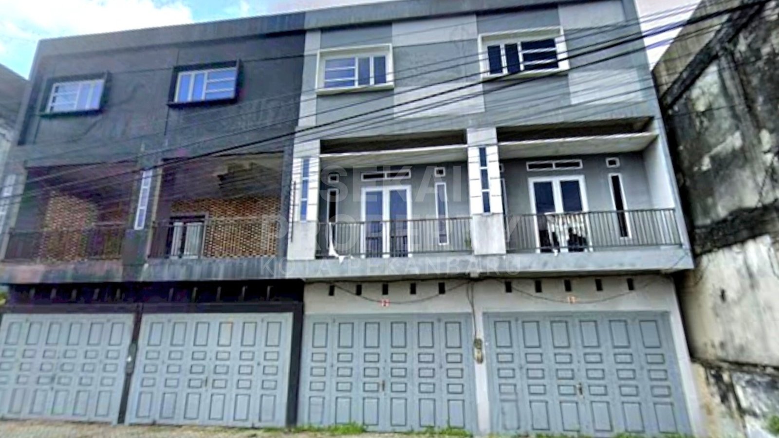 Dijual 2 Unit Ruko Gandeng 2 Lantai Kosong Lokasi Dekat Jalan Riau - Pekanbaru