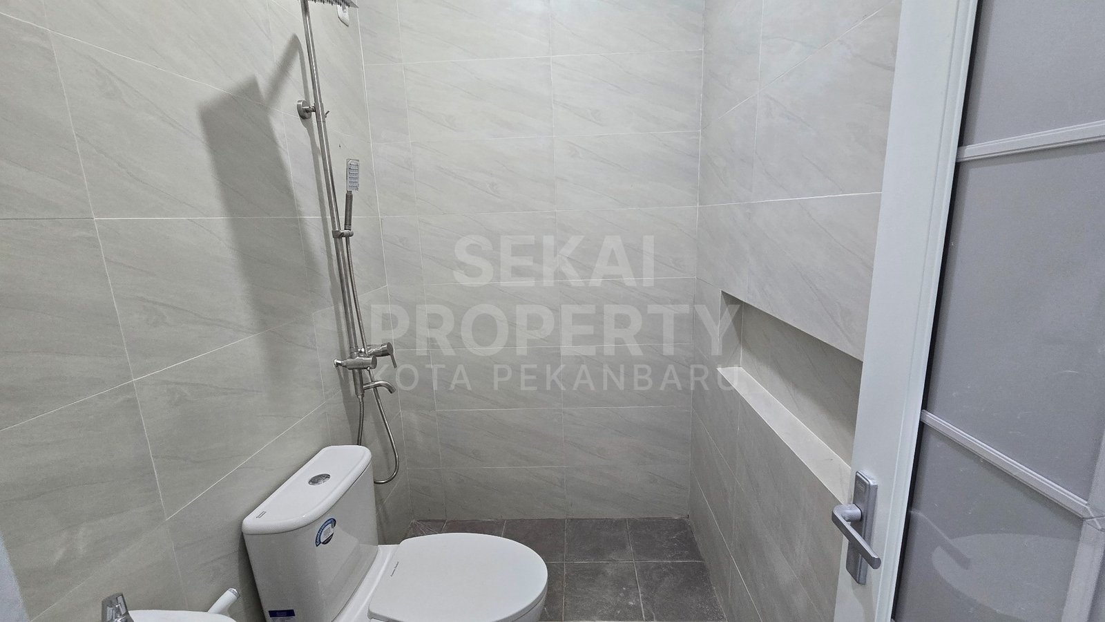 Lihat semua foto