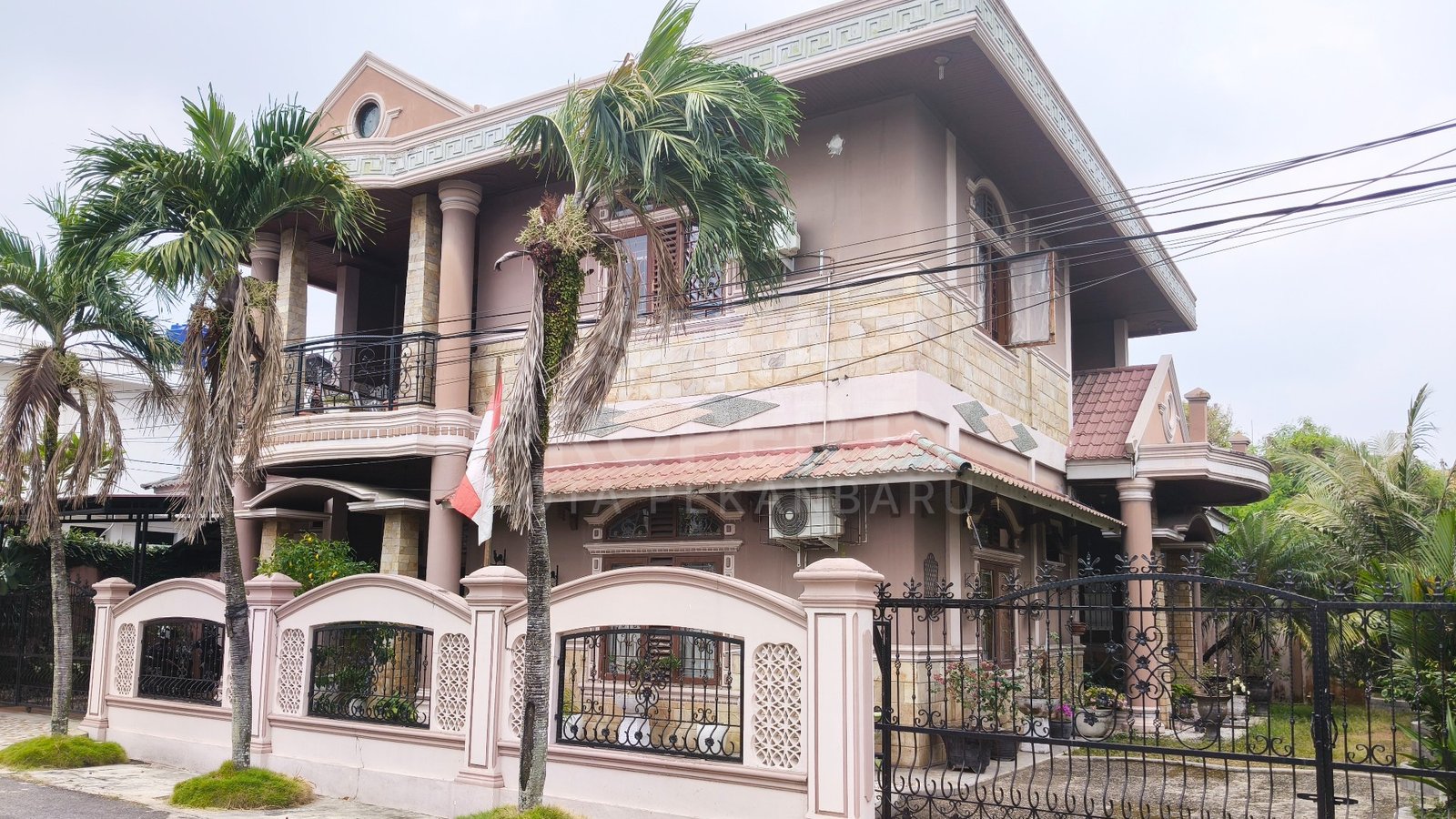 Dijual Rumah Mewah Full Furnished &amp; Estetik Di Pusat Kota Jl Soekarno Hatta