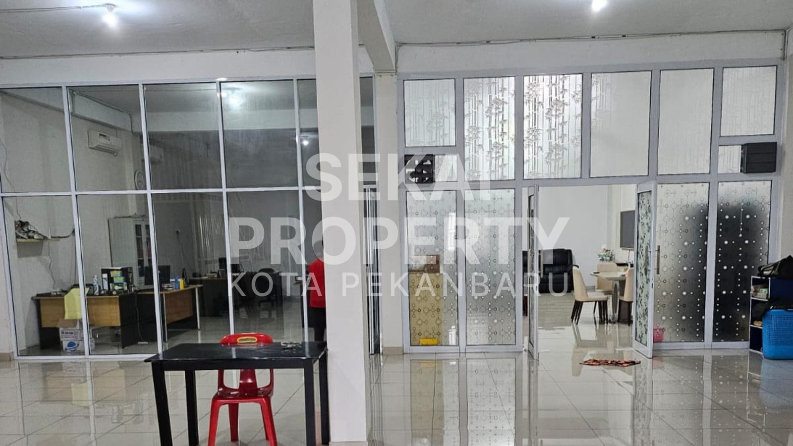 Dijual Ruko Gandeng 3 Lantai Full Renovasi Lokasi Jalan Hangtuah - Pekanbaru
