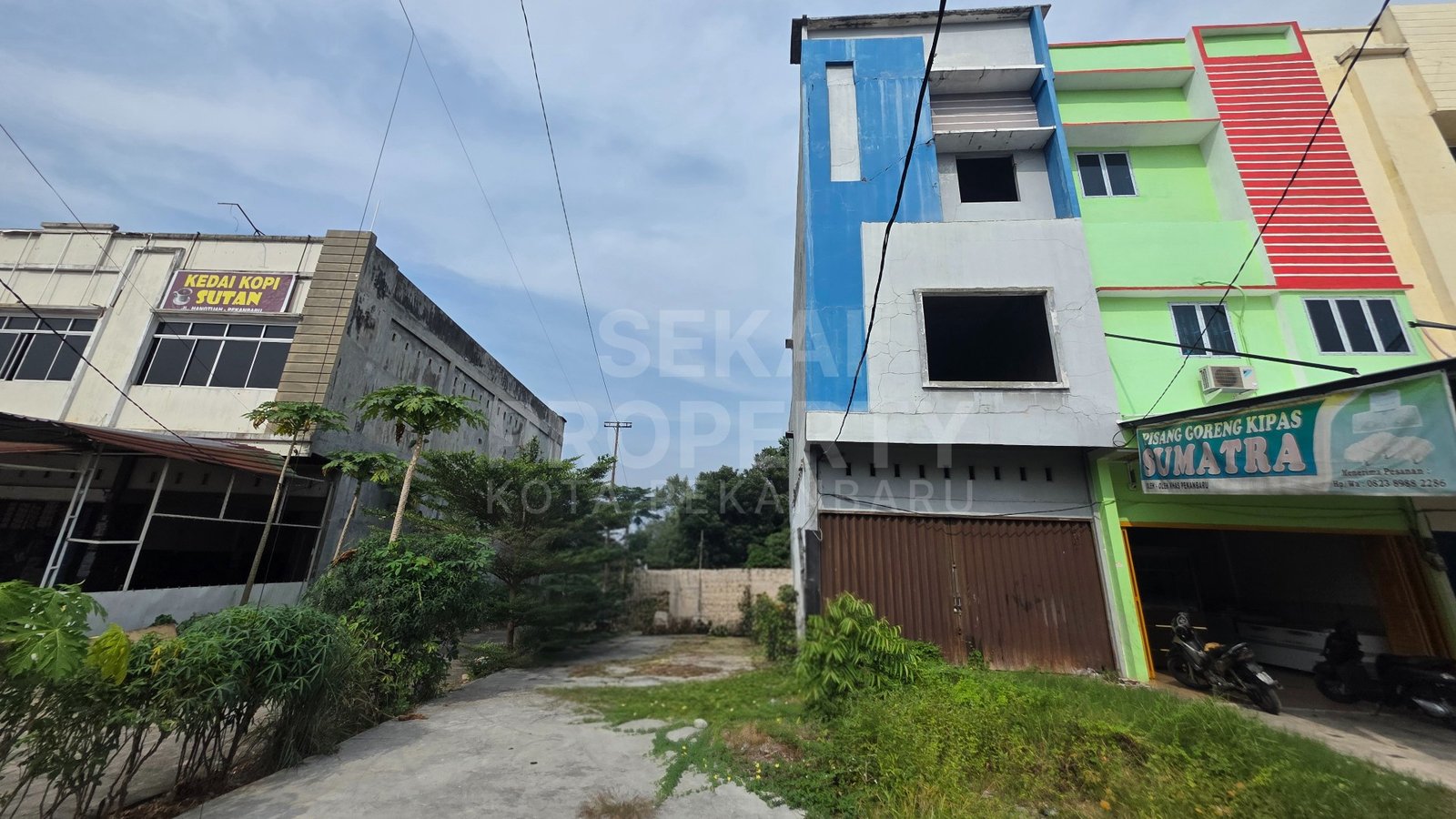 Dijual Ruko 3 Lantai Posisi Hook Beserta Tanah Belakang Jalan Hangtuah Pekanbaru