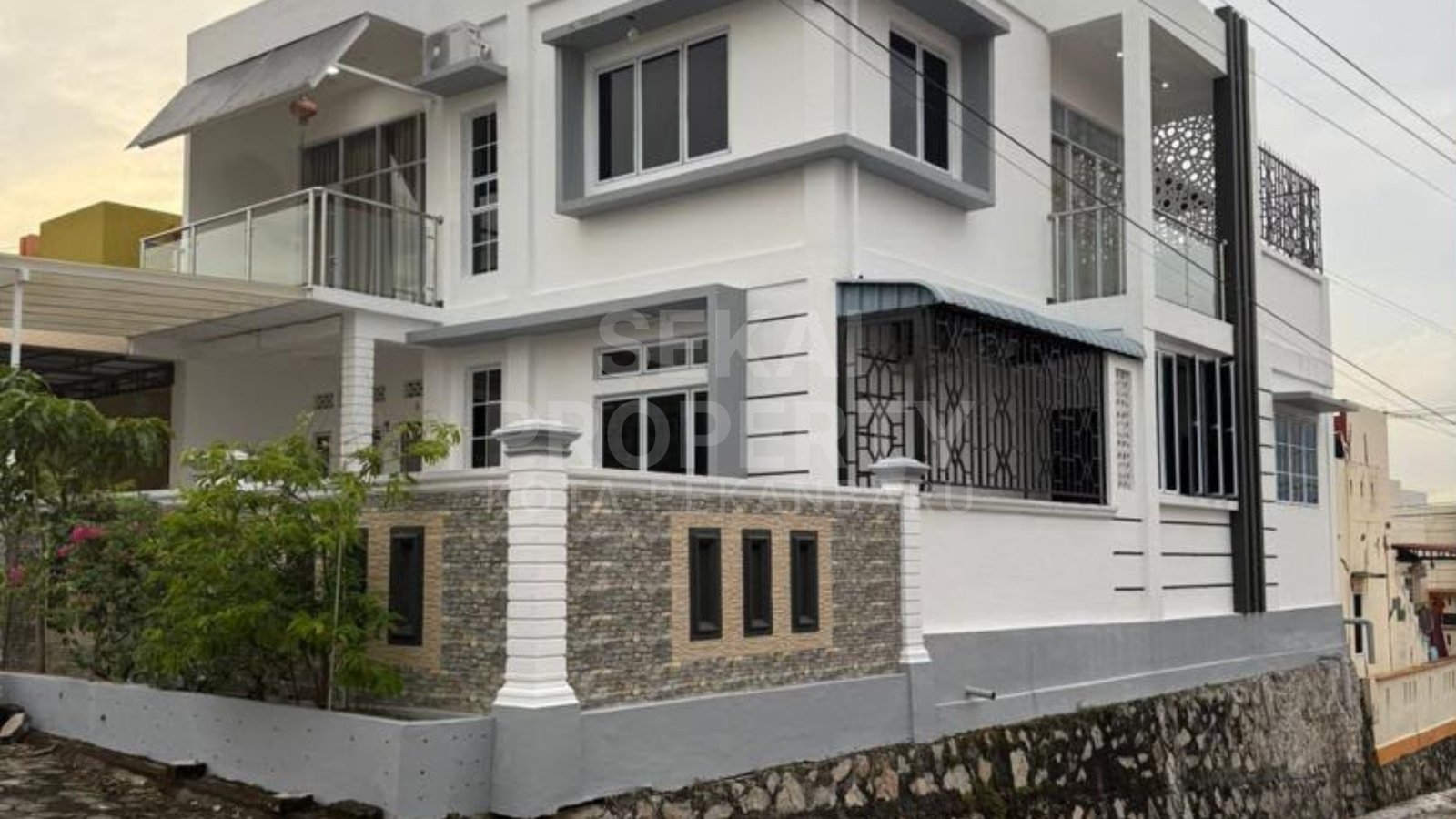 Dijual Rumah Mewah Dua Lantai Siap Huni Lokasi Tj Balai Karimun
